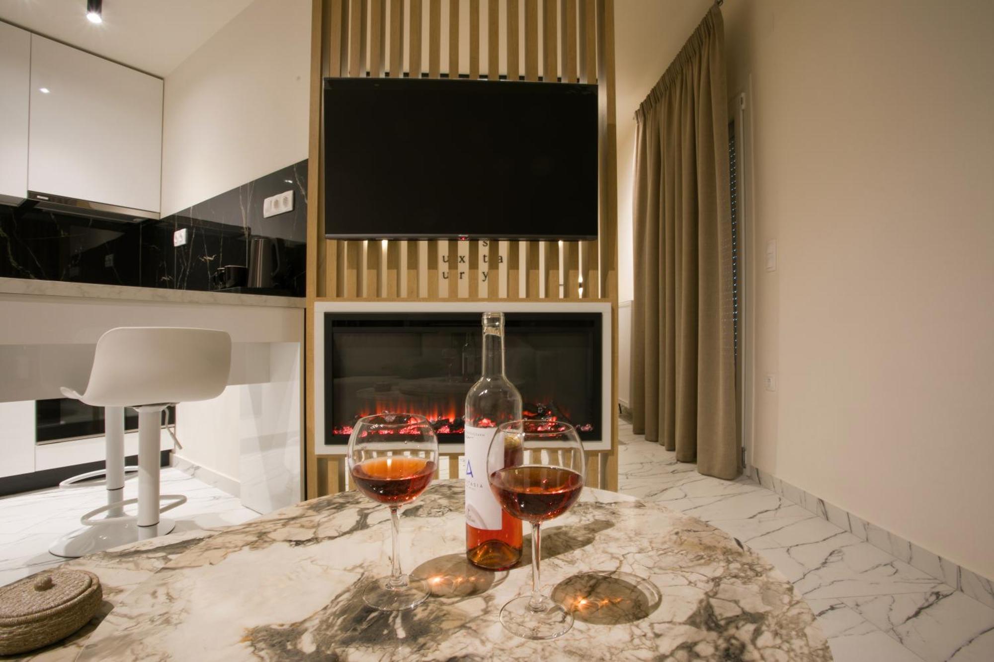 Luxury Apartment *